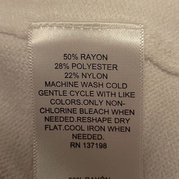 Danielle Bernstein Women's Sweater Shorts Sz S - Picture 4 of 8